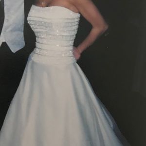 KLEINFELD WEDDING DRESS